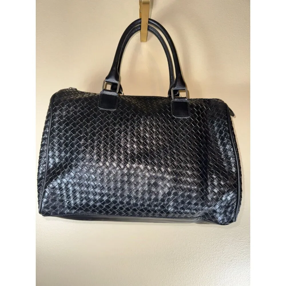 Paris Hilton Purse, Black woven faux leather, Pink interior, medium